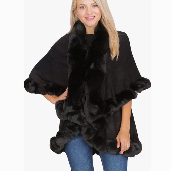 Nu Shuz Key West Jackets & Blazers - Nu Shuz Key West Luxury Black Double Faux Fur Collared Cape Coat